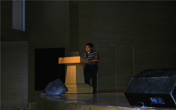 陈克新教授作大会特邀报告