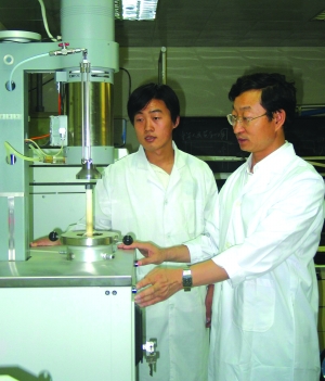 安胜利在实验室。