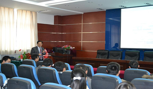 包头市“院士、专家包头行”活动在伟德官网举办